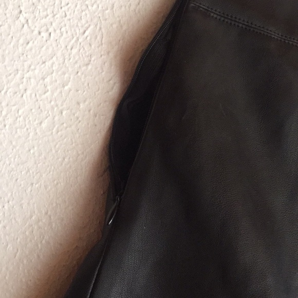 Express Black leather skirt with a side zipper - Picture 2 of 2